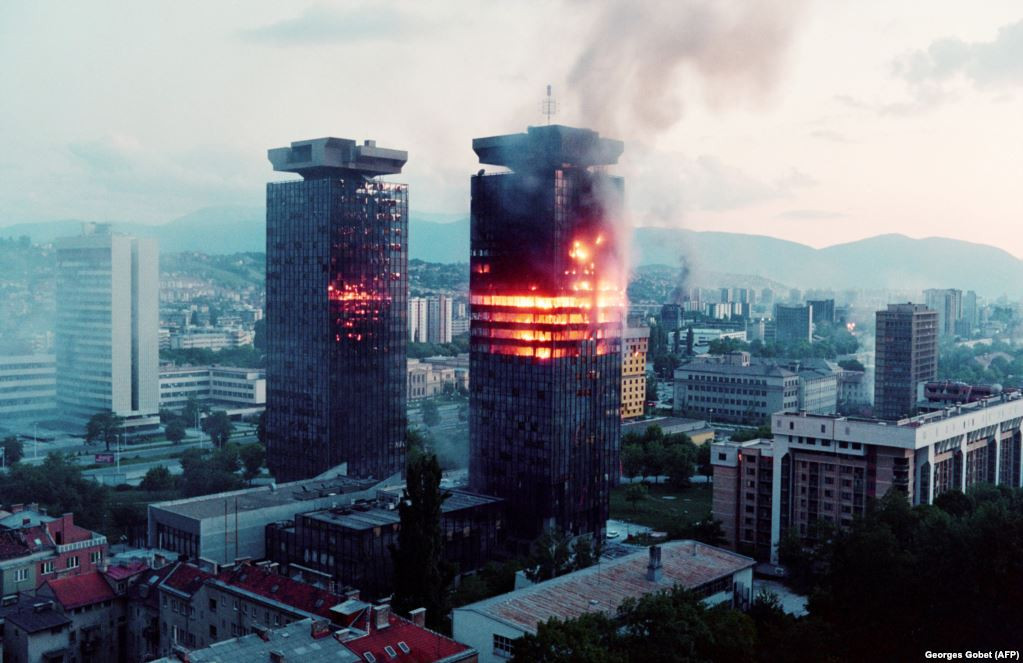 Βοσνία: Εκτός σχολικής ύλης η πολιορκία του Σαράγεβου και η γενοκτονία στη Σρεμπρένιτσα